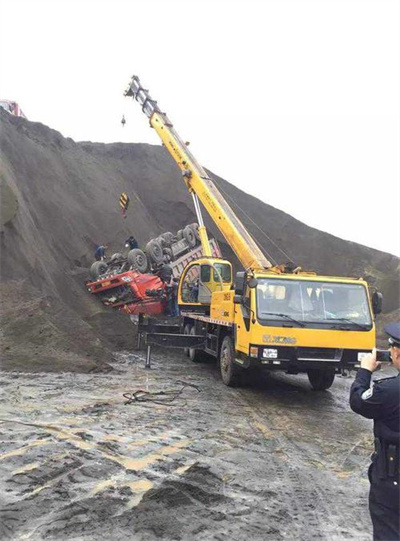 红山区上犹道路救援